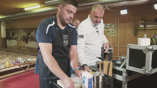 KitchenCase KitchenCase Folge 8: Zu Besuch bei dem Schweizer Nationalsport: Schwingclub Interlaken