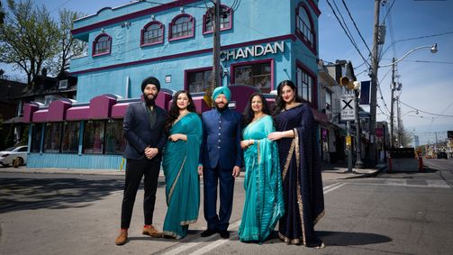 Bollywed - Farbenrausch & Hochzeitsglück Bollywed - Farbenrausch & Hochzeitsglück Folge 1: Chaos im Laden