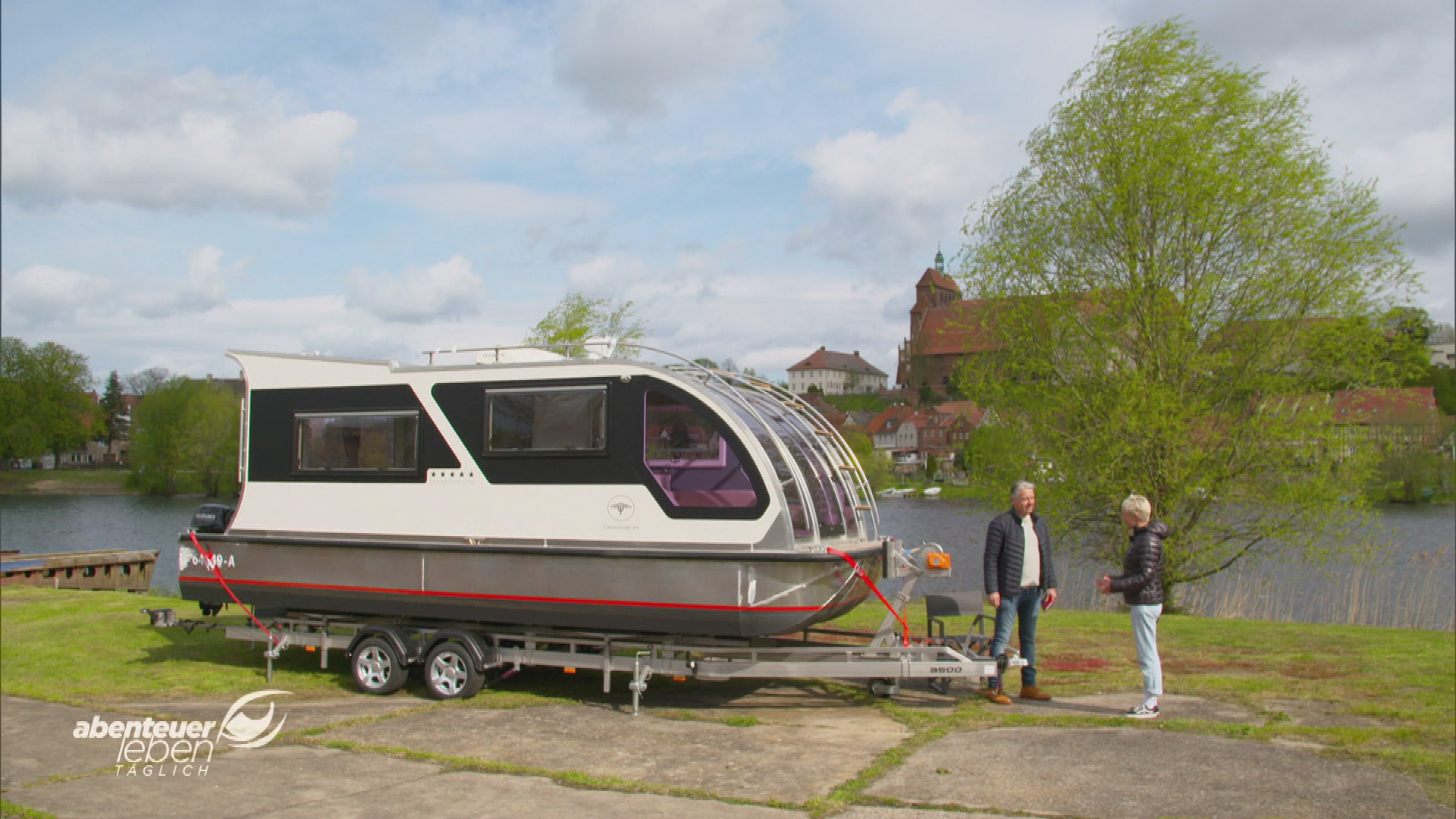 Ein Wohnwagen-Hausboot-Hybrid im Härtetest