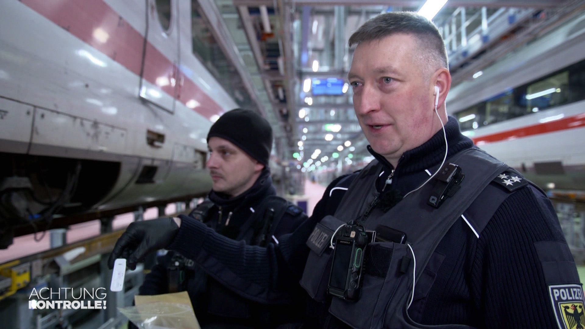 Thema u.a.: Streife in Berlin: Einsätze am Gleis und im ICE-Werk