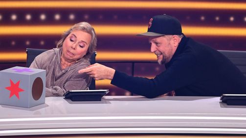 Das 1% Quiz - Wie clever ist Deutschland? 1% QUIZ, DAS - WIE CLEVER IST DEUTSCHLAND? - 2. STAFFEL Folge 11: Womit endet die Unendlichkeit?