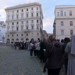 Großer Andrang an Papst-Grab