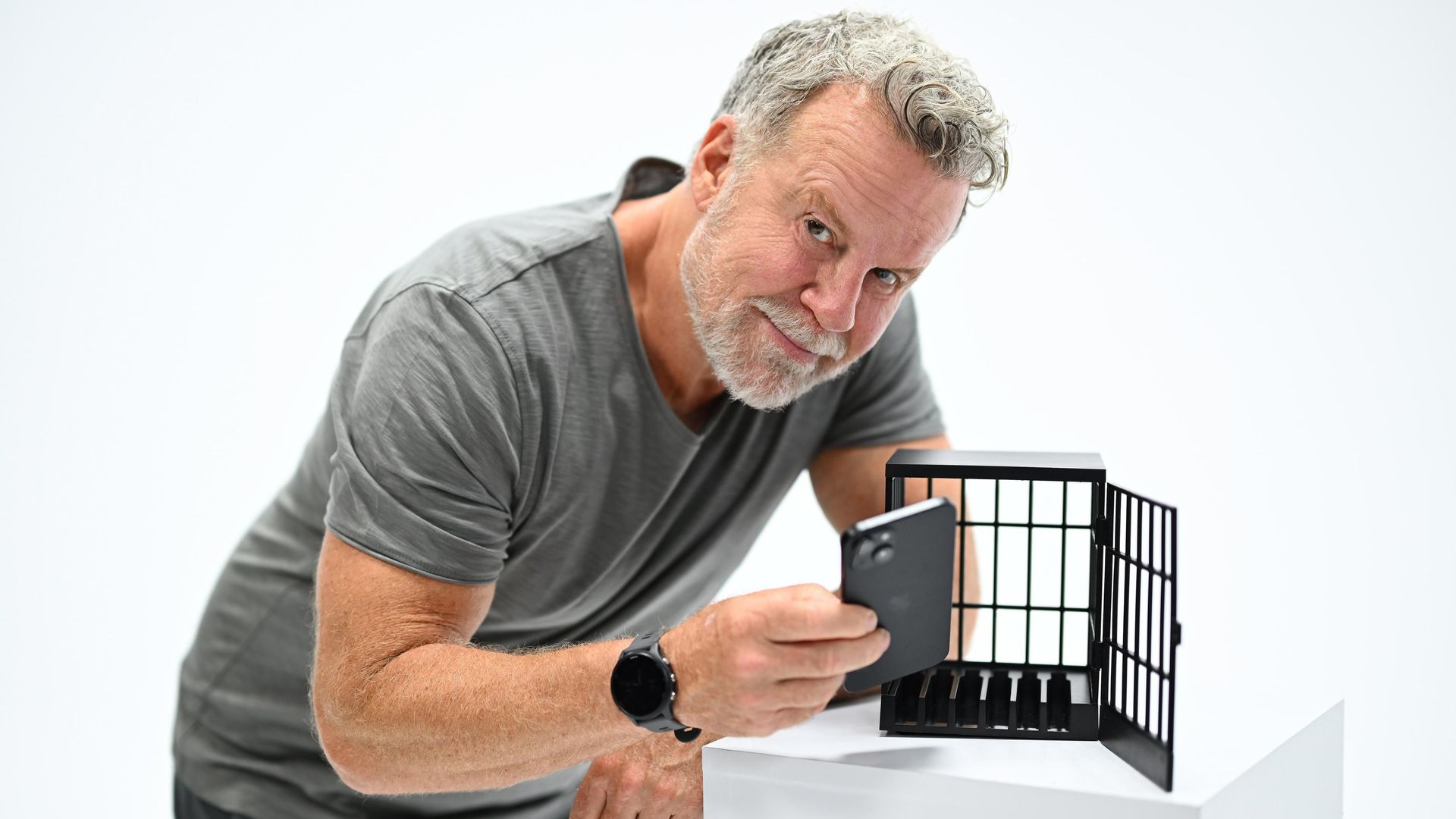 JENKE. Experiment. Nicht ohne mein Handy