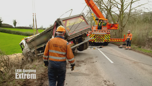 LKW-Bergung extrem LKW-Bergung extrem Folge 16: Pannenhelfer leben gefährlich