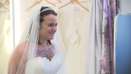 Teenager werden Mütter Teenager werden Mütter Folge 2: Jungeltern im Baby-Alltags-Stress
