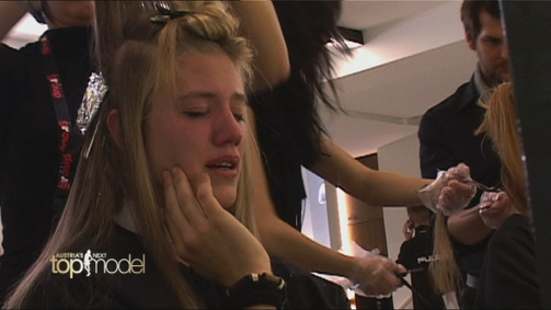 Austria's Next Topmodel Austria's Next Topmodel - Staffel 1 Folge 2: Küss die Hand, schöne Frau