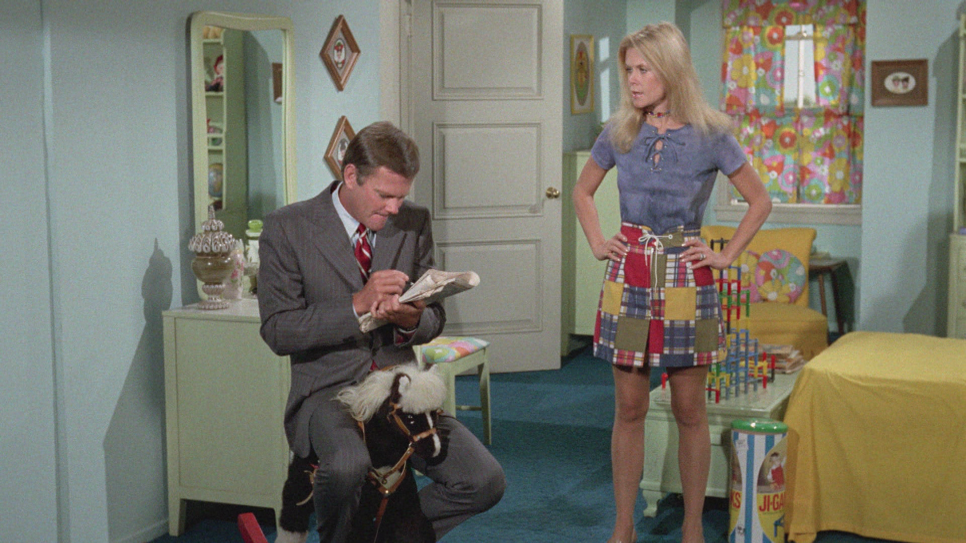 Drei Mann auf einem falschen Pferd