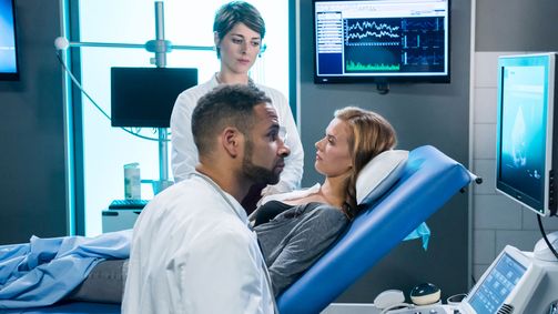 In aller Freundschaft - Die jungen Ärzte In aller Freundschaft - Die jungen Ärzte Folge 3: Wer wagt, gewinnt