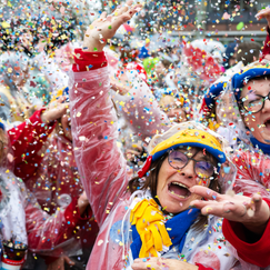 Jecken und Narren übernehmen Innenstädte