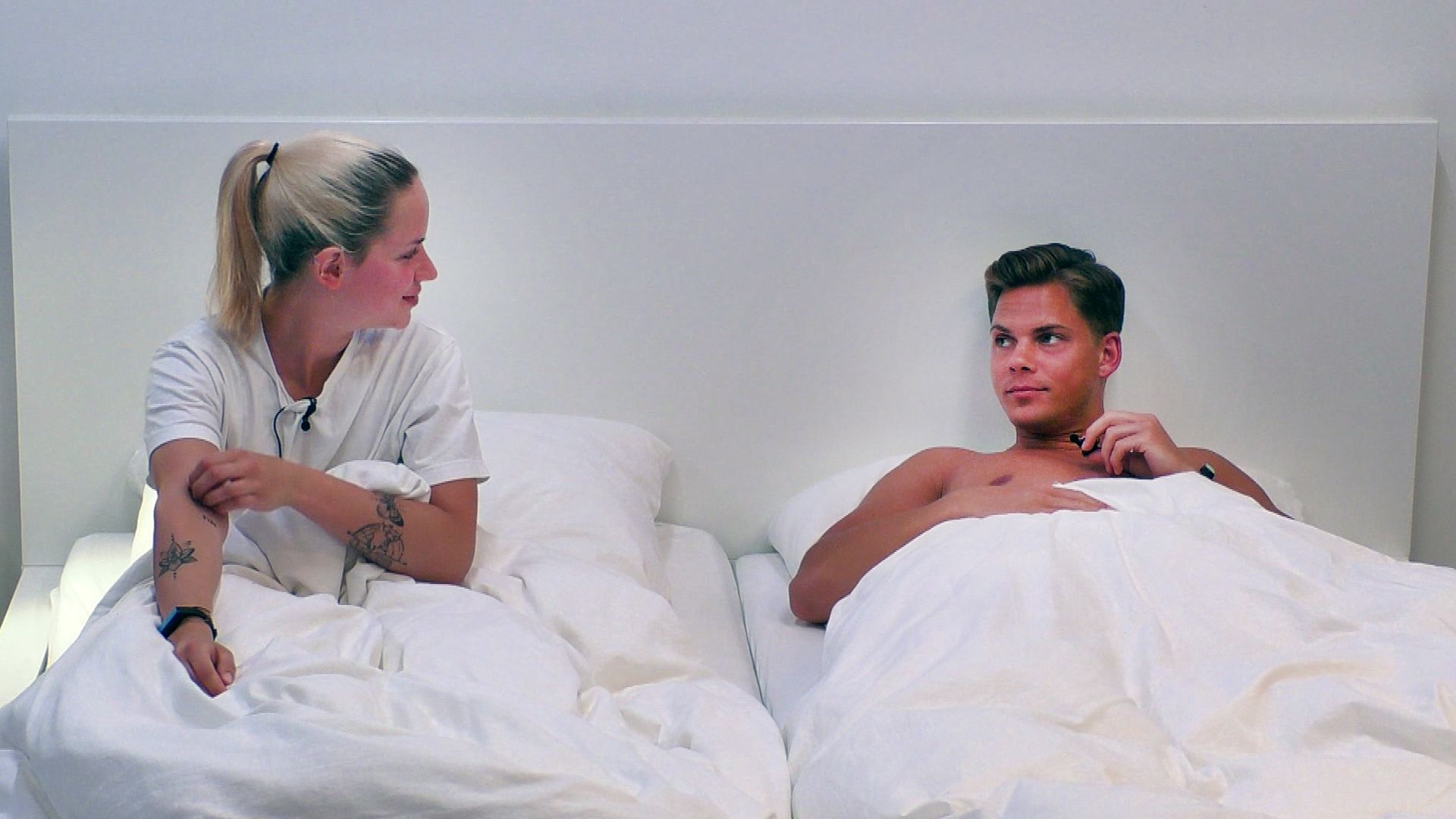 Heißer Deal mit Temi - Cedric muss mit Gina zusammen schlafen