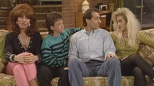 Eine schrecklich nette Familie Eine schrecklich nette Familie Folge 1: Reise in die Vergangenheit