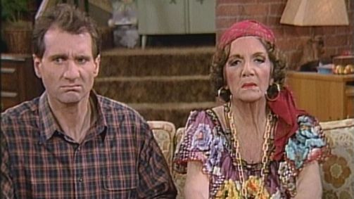 Eine schrecklich nette Familie Eine schrecklich nette Familie Folge 9: Die Wahrsagerin