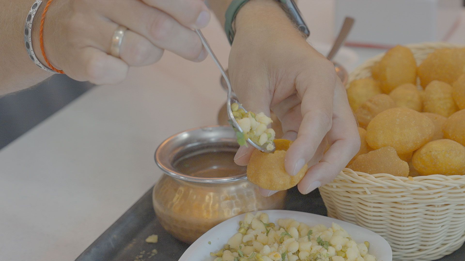 Pani Puri: Indiens beliebter Straßensnack mit Spaßgarantie