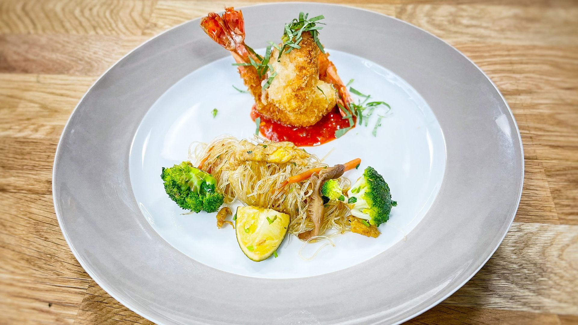 Frittierte Garnelen mit roter Currysauce