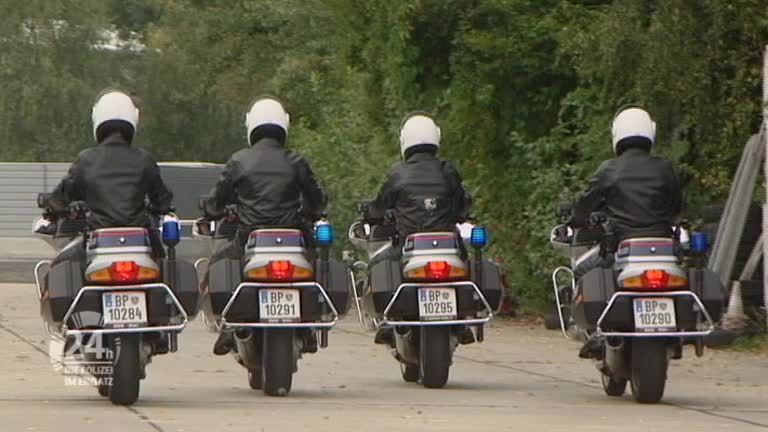 24 Stunden - Die Motorradpolizei - Folge 3 - Schneechaos auf den Straßen
