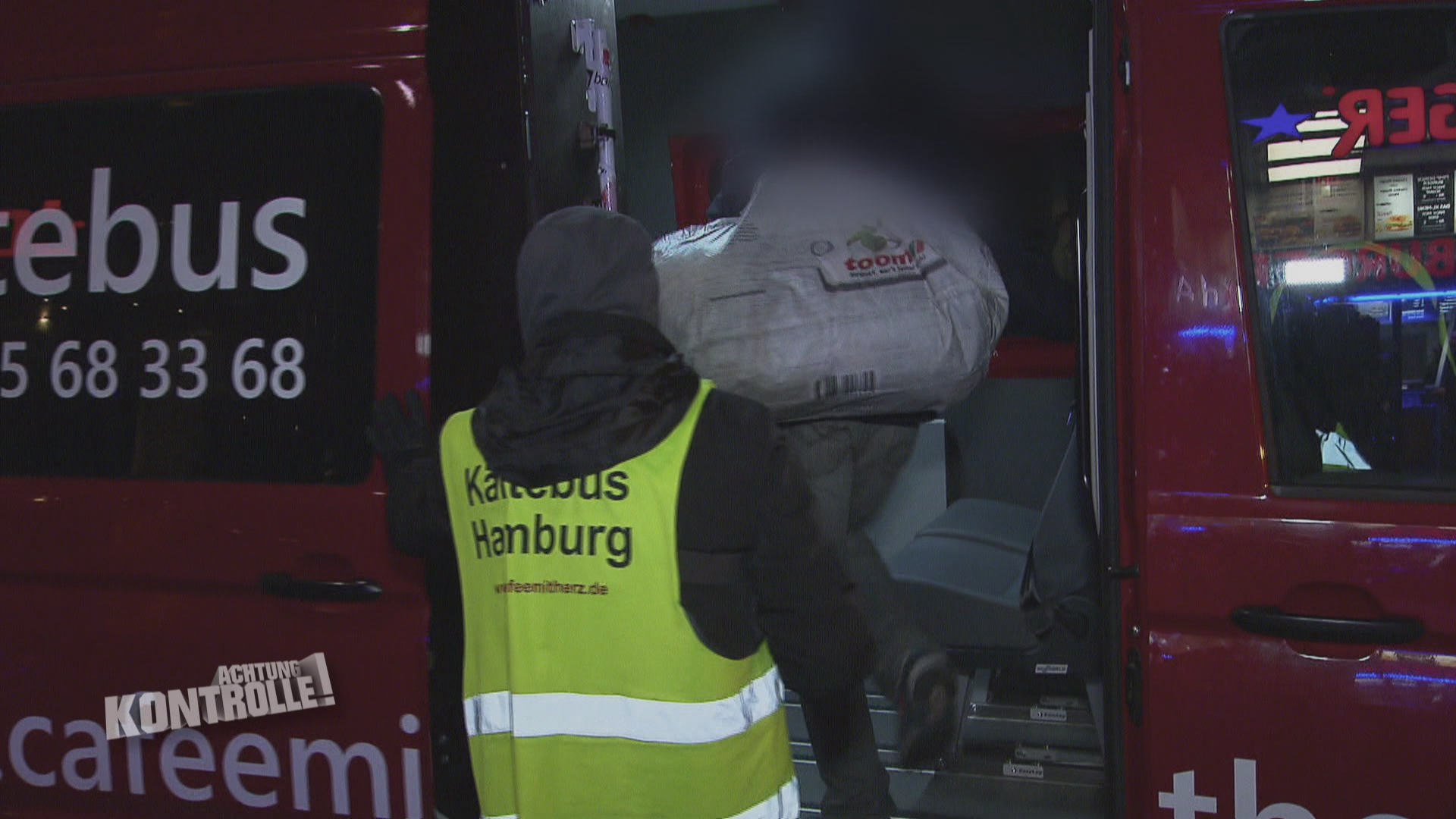 Kältebus in Hamburg - Minus 15 Grad Celsius und kein Dach über dem Kopf