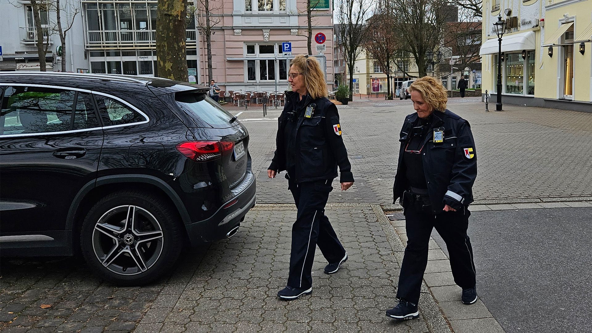 Ordnungsamt Moers auf der Spur von Falschparkern