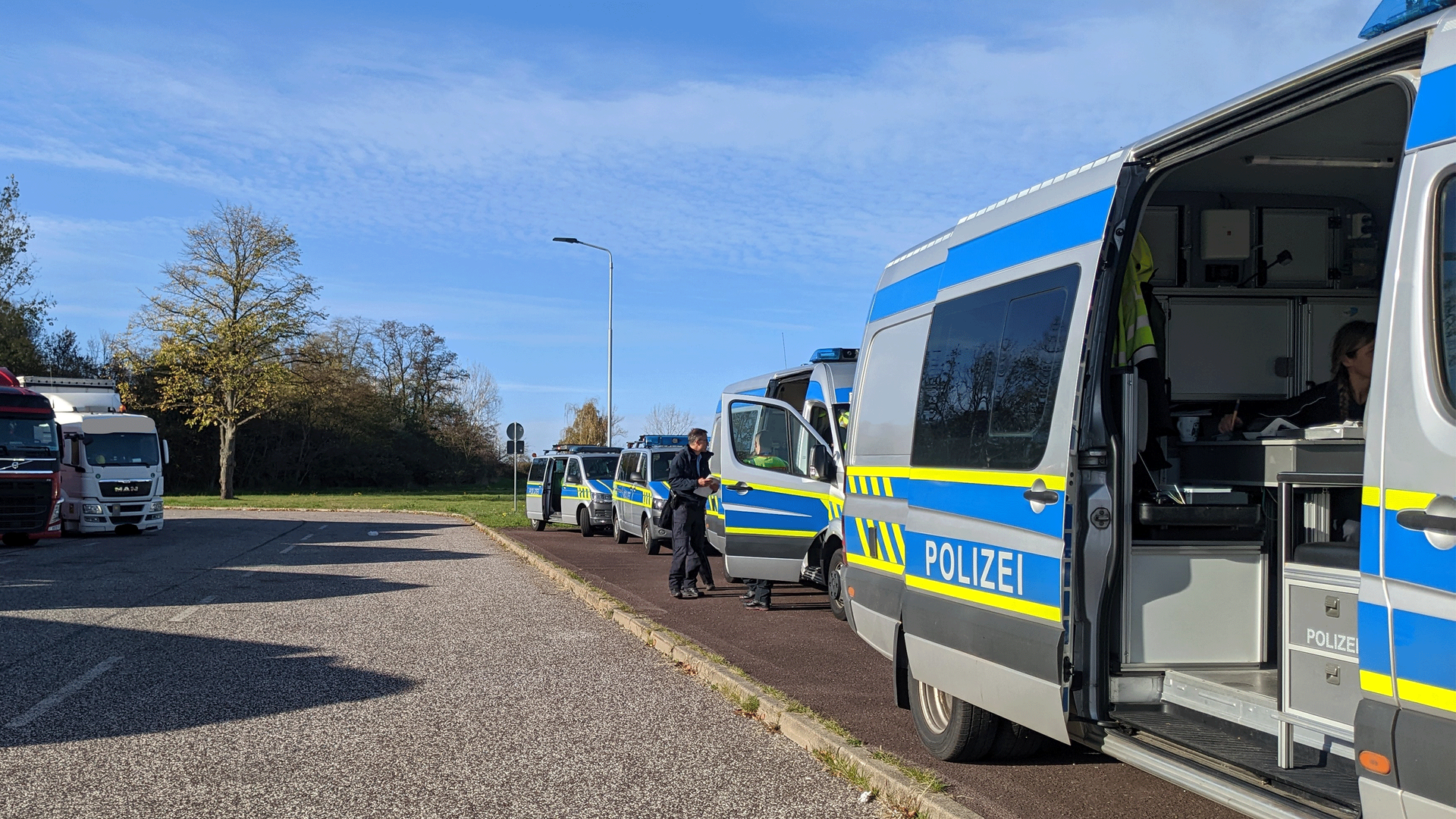 Großkontrolle mit Drohne – Polizei Magdeburg 