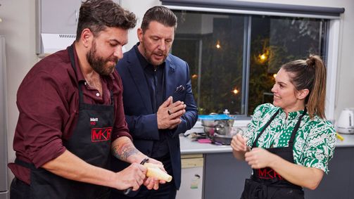 My Kitchen Rules - Die besten Hobbyköche Australiens MY KITCHEN RULES (AUSTRALIA) - 12. STAFFEL Folge 11: Indigene Küche mit Korokdil & Känguru