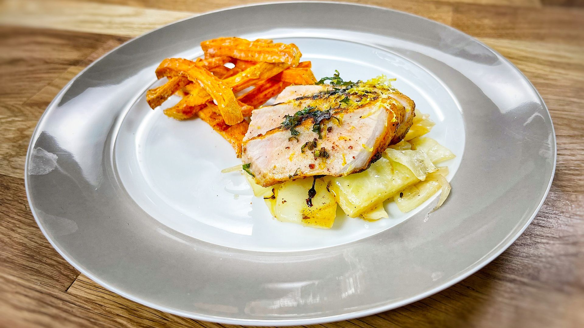 Schweinekotelett mit Weißkohl