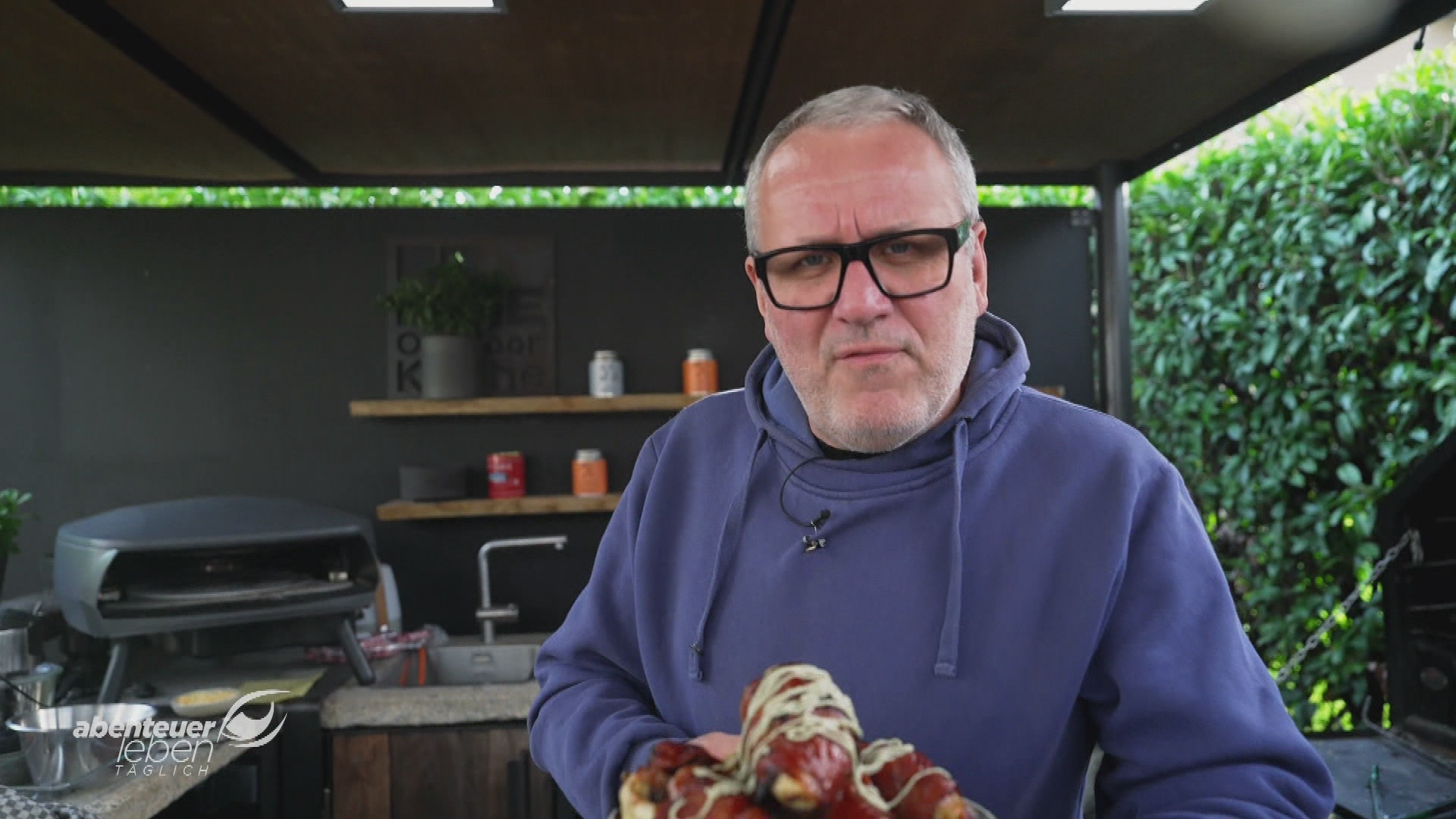 Grillprofi Tom Heinzle testet 5 verrückte Grill-Hacks: Skurril oder lecker?