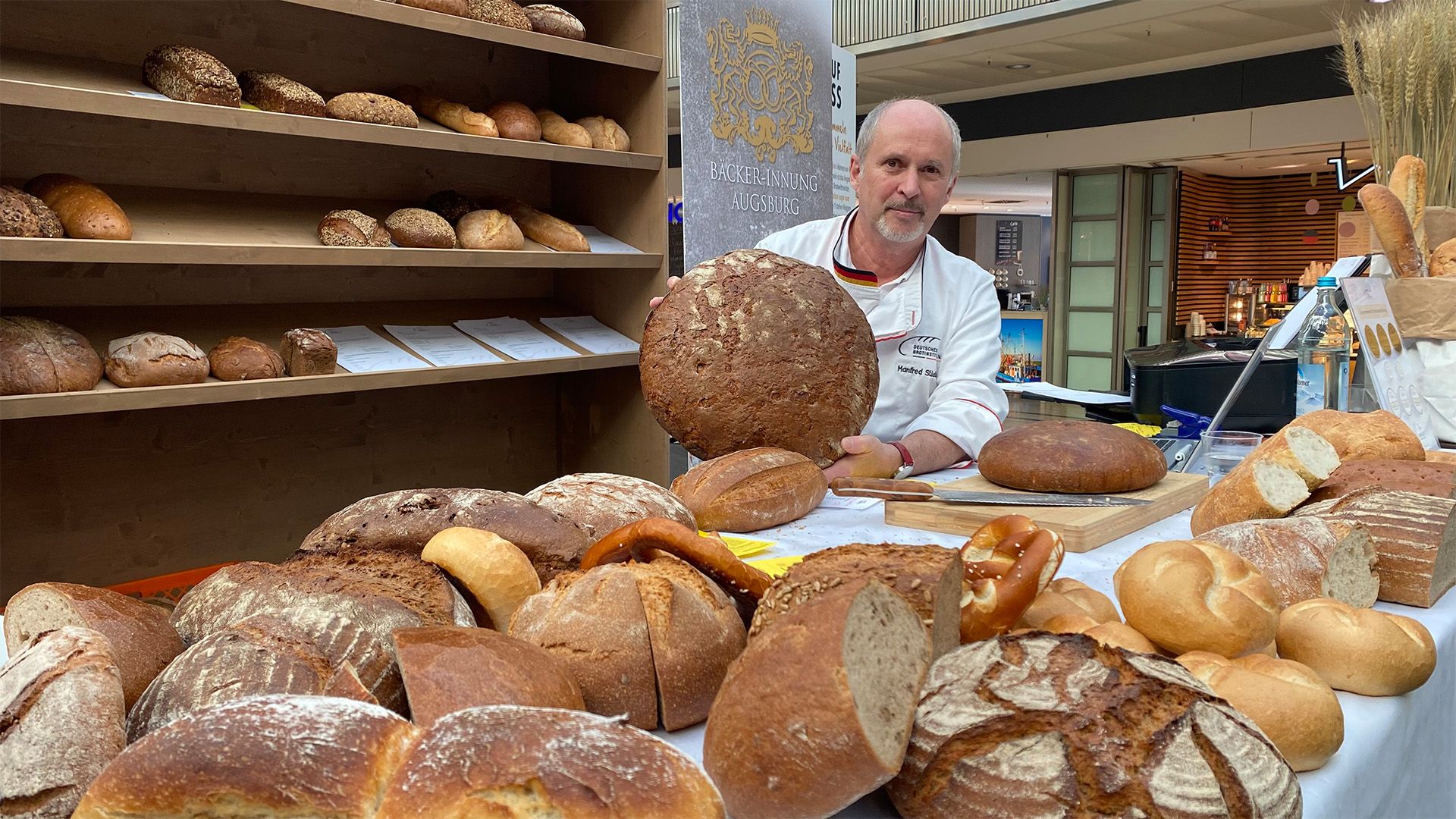 Thema u. a.: Brot-Test in Augsburg und eine brandgefährliche Autofahrt
