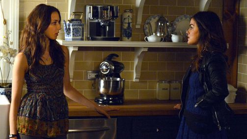 Pretty Little Liars Pretty Little Liars Folge 17: Vom Regen in die Traufe