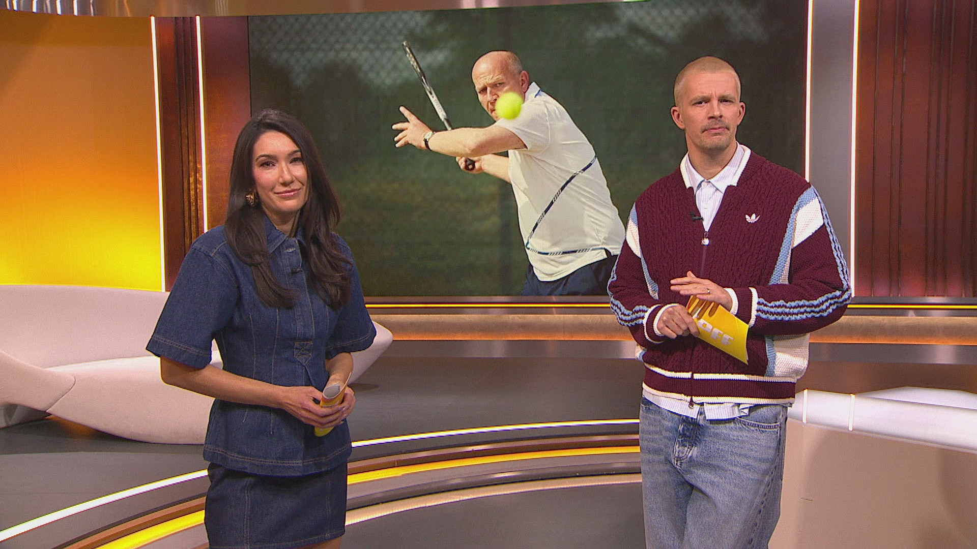 Berliner Bürgermeister spielt Tennis während Stromausfall