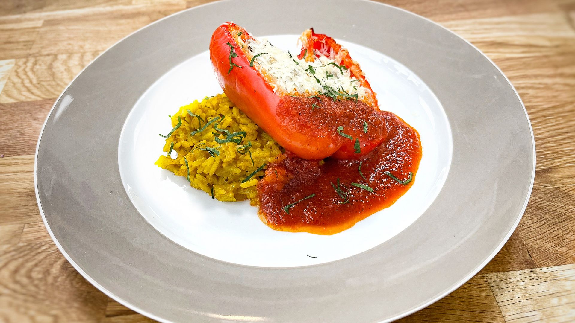 Gefüllte Paprika mit Curryreis