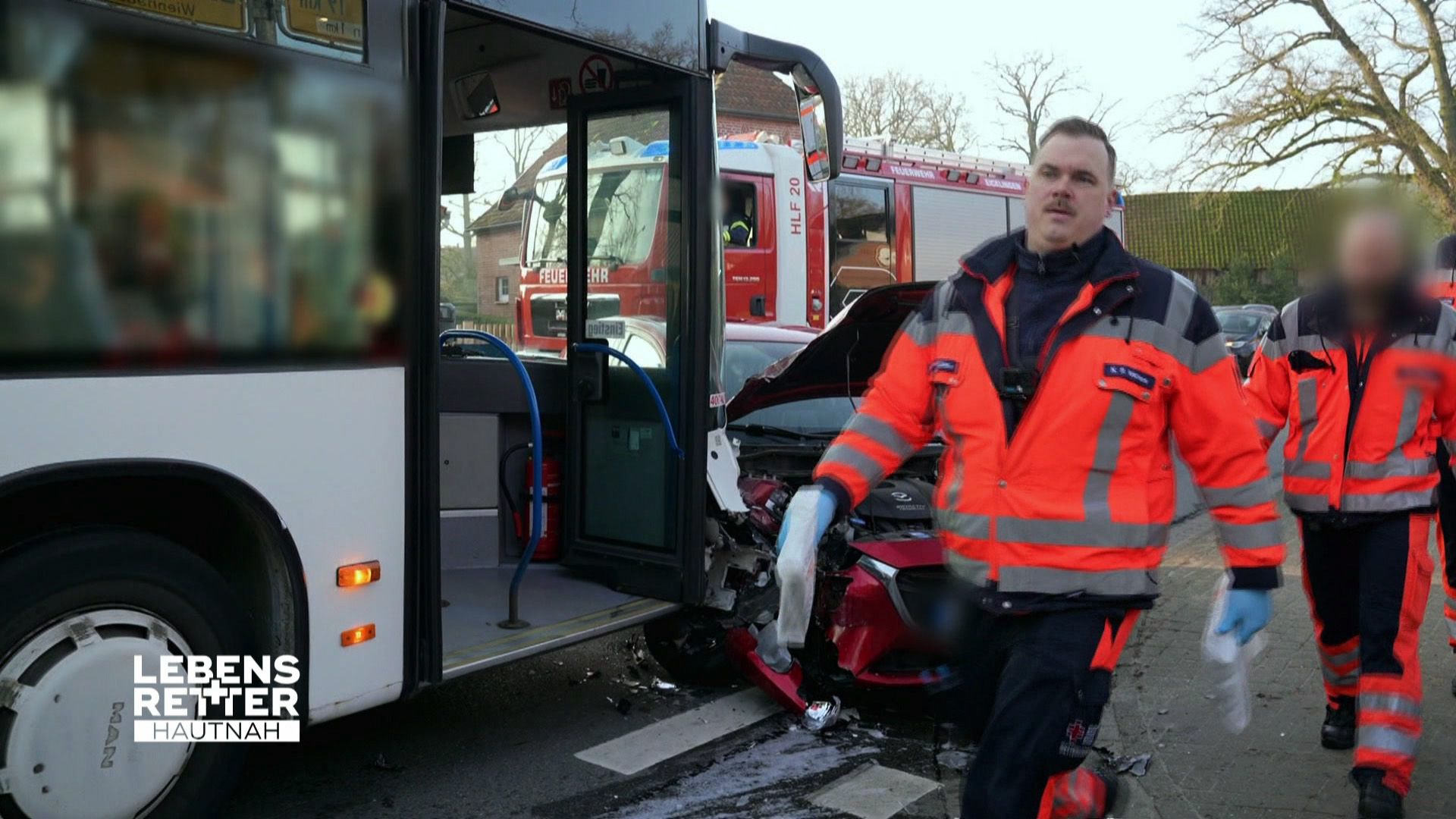 Einsatzgebiet Celle: Unfall mit vollbesetztem Schulbus