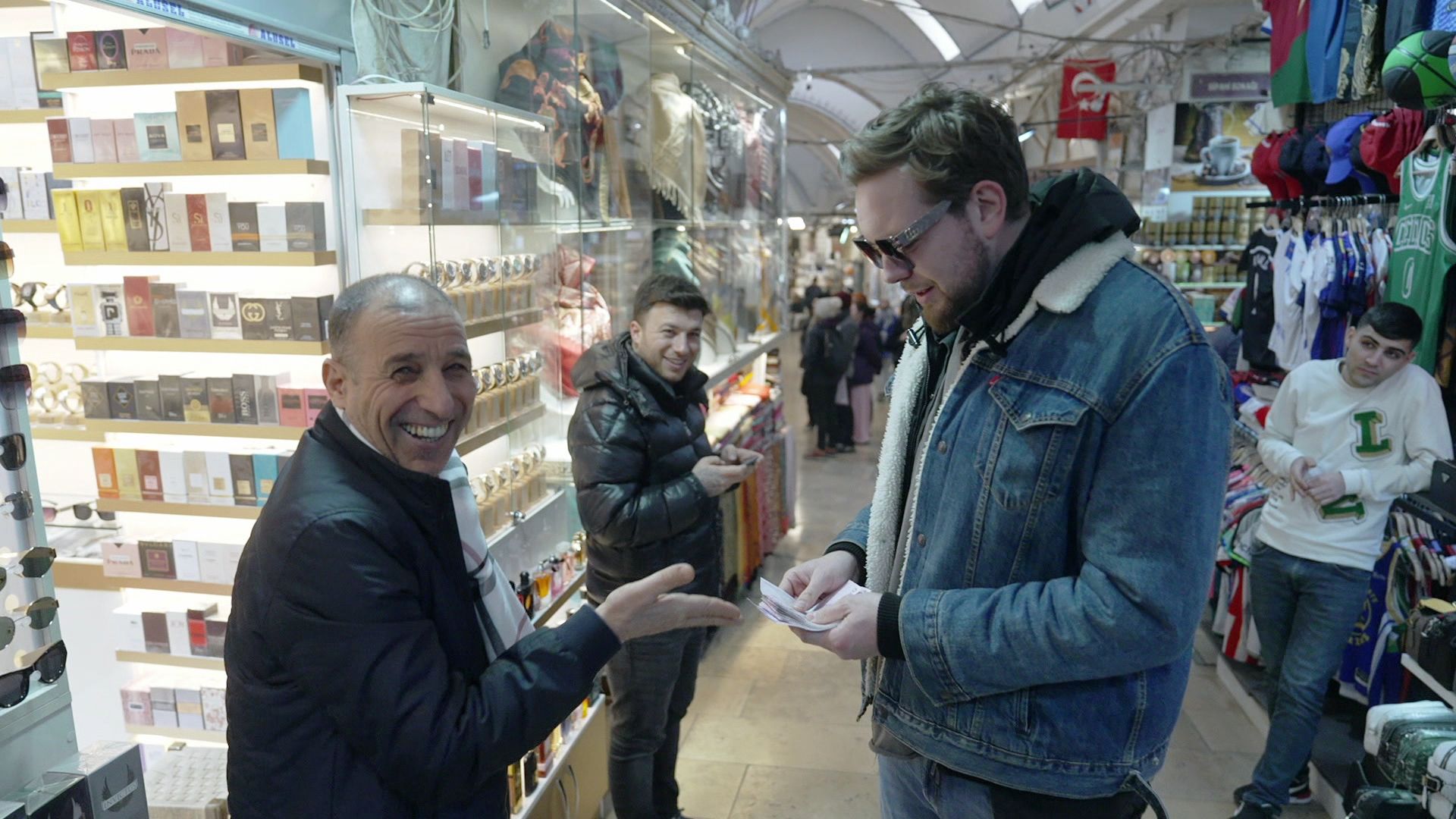 Gucci, Fendi, Prada - Özcan & Basti shoppen auf türkischem Basar