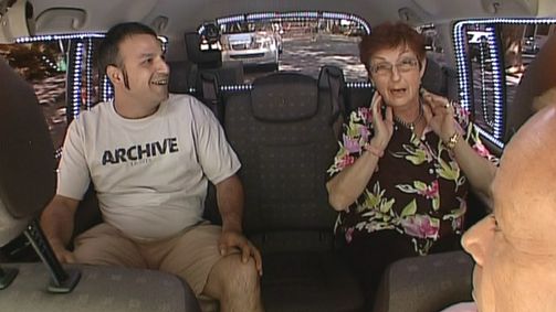 Quiz Taxi Quiz Taxi Folge 3: "Was ist jetzt los? Hilfe!" Mama und Sohn werden vom Quiz Taxi kalt erwischt