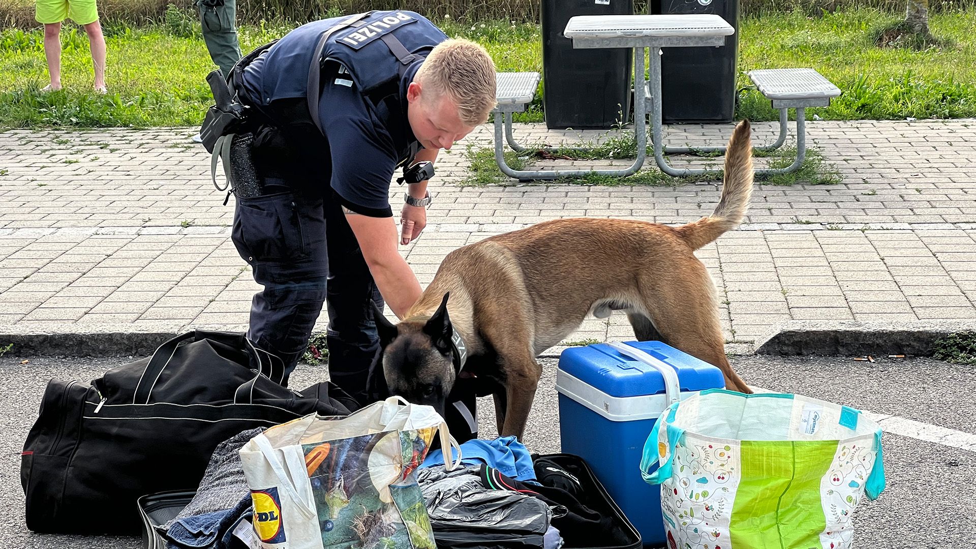 Schnuppertag für Drogenspürhund Bodi – Hundestaffel München