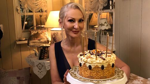 Promis backen privat Promis backen privat Folge 1: Das Lieblingsrezept von Désirée Nick