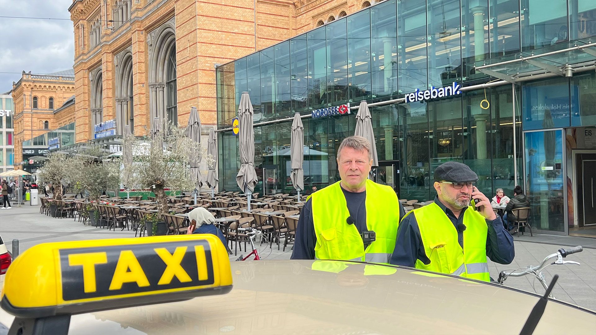 Schmutzige Fahrzeuge und Blechschäden – Taxikontrolle Hannover!