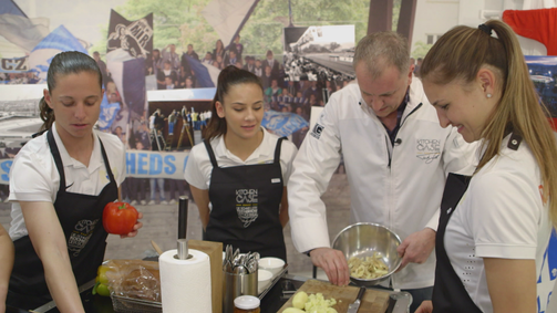 KitchenCase KitchenCase Folge 8: Kochen mit den Frauen vom FC Zürich