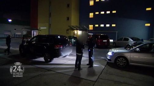 24 Stunden 24 Stunden - Das Unfallkommando Folge 7: 24 Stunden - Das Unfallkommando - Merkwürdiger Autounfall