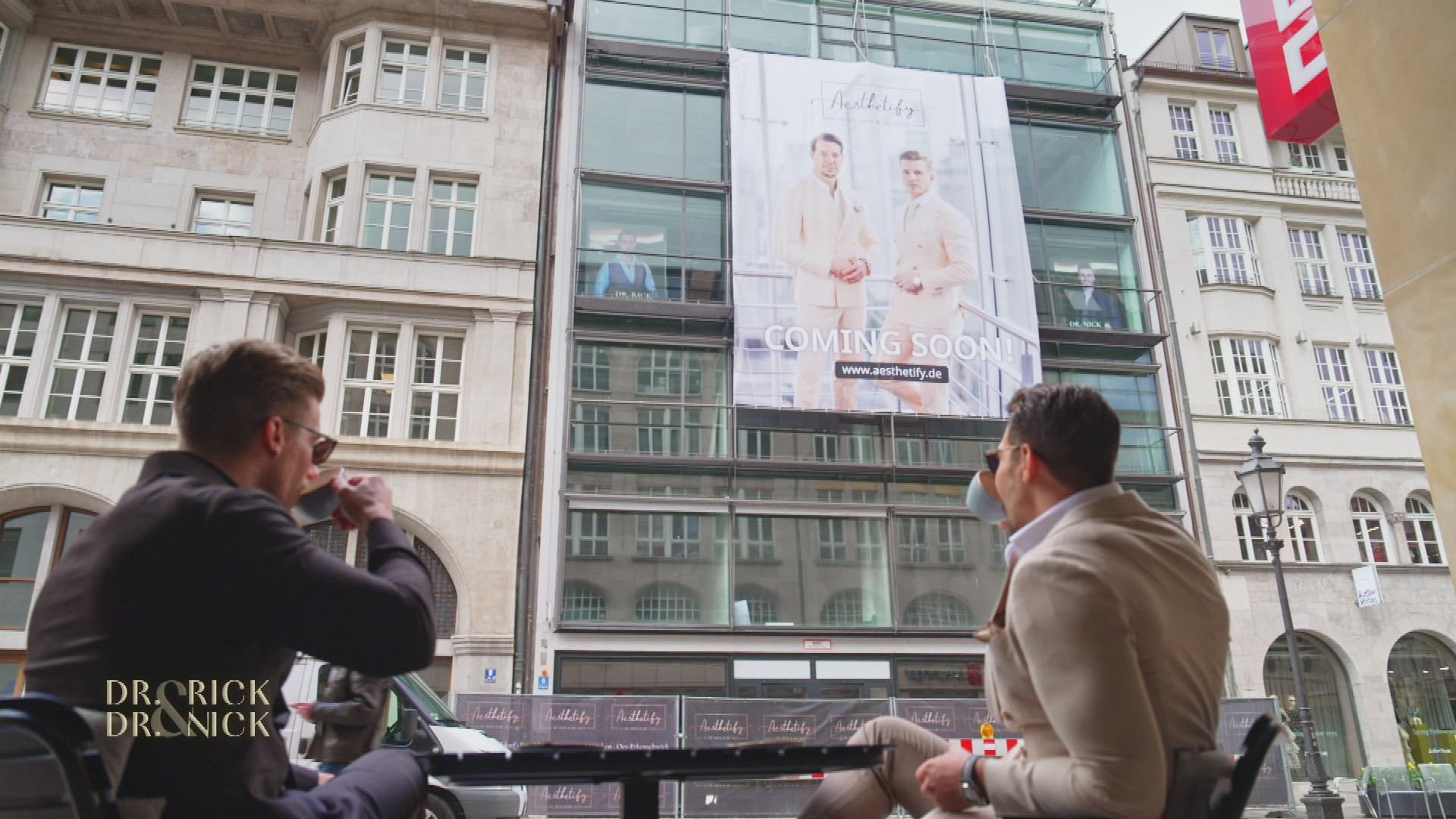 Tick, tack, die Zeit läuft - wird die neue Praxis in München rechtzeitig fertig?