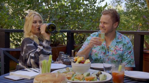 The Hills: New Beginnings The Hills: New Beginnings Folge 2: Ein Kuss zwischen besten Freunden