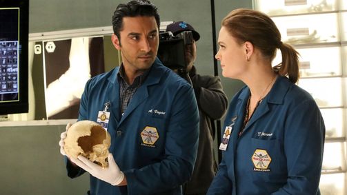 Bones - Die Knochenjägerin Bones - Die Knochenjägerin Folge 18: Das Leben und die Leiche im Licht der Kamera