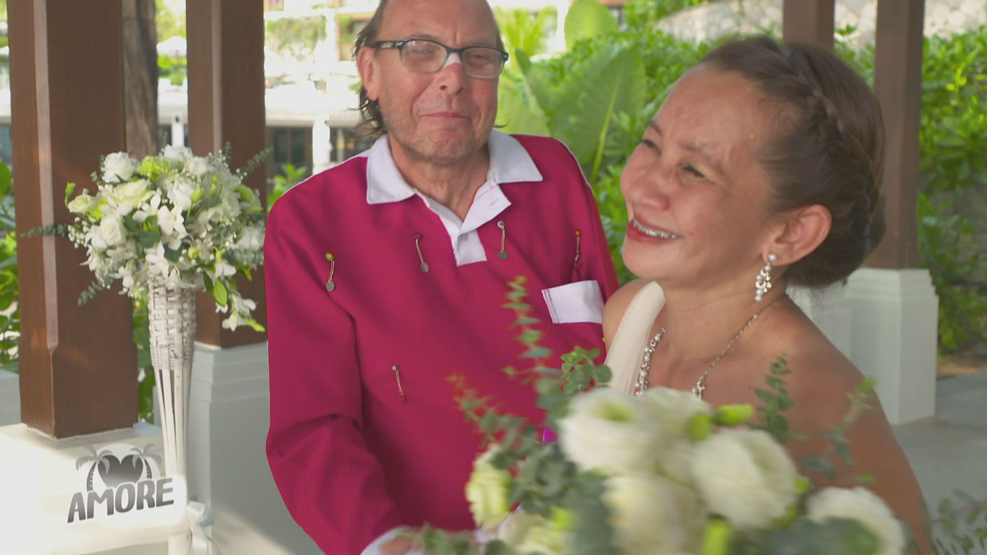 Ganz in Weiß und Tracht