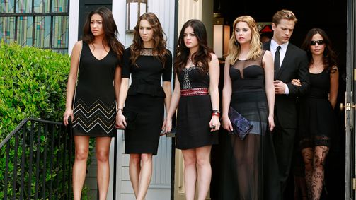 Pretty Little Liars Pretty Little Liars Folge 1: A steht für A-u-f-e-r-s-t-a-n-d-e-n
