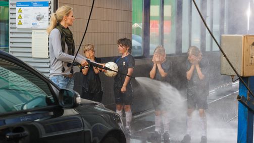 Knallerfrauen - Sketchcomedy mit Martina Hill Knallerfrauen Folge 7: Memory, Sushi und Tennis