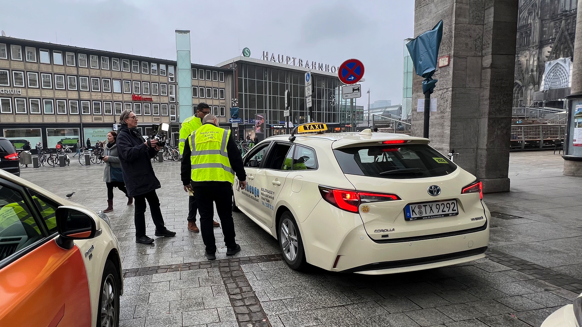 Geldstrafe für den Fahrer? -Taxikontrolle in Köln