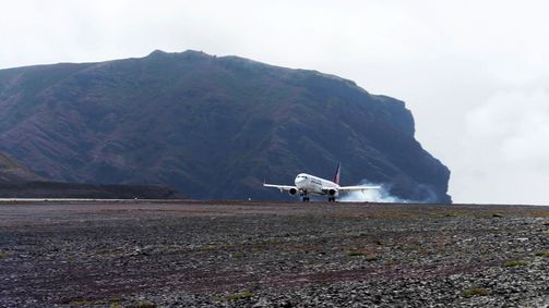 Extreme Airport Africa Extreme Airport Africa Folge 8: Gefährliche Landung auf St. Helena