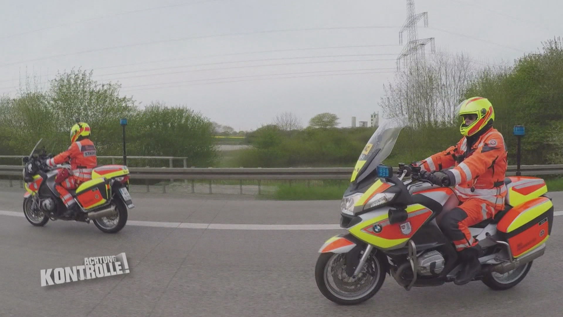 Spuckendes Kind auf der Autobahn