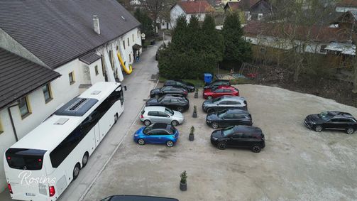 Rosins Restaurants - Ein Sternekoch räumt auf! Rosins Restaurants - Ein Sternekoch räumt auf! Folge 7: Rosin fährt mit einem Bus voll Testesser vor beim "Zum Bräu" in Wald an der Alz