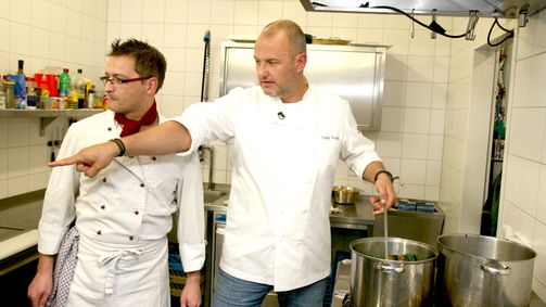 Rosins Restaurants - Ein Sternekoch räumt auf! Rosins Restaurants - Ein Sternekoch räumt auf! Folge 3: Das Bistro "Papala Pub" droht, eine Familie zu zerreißen!