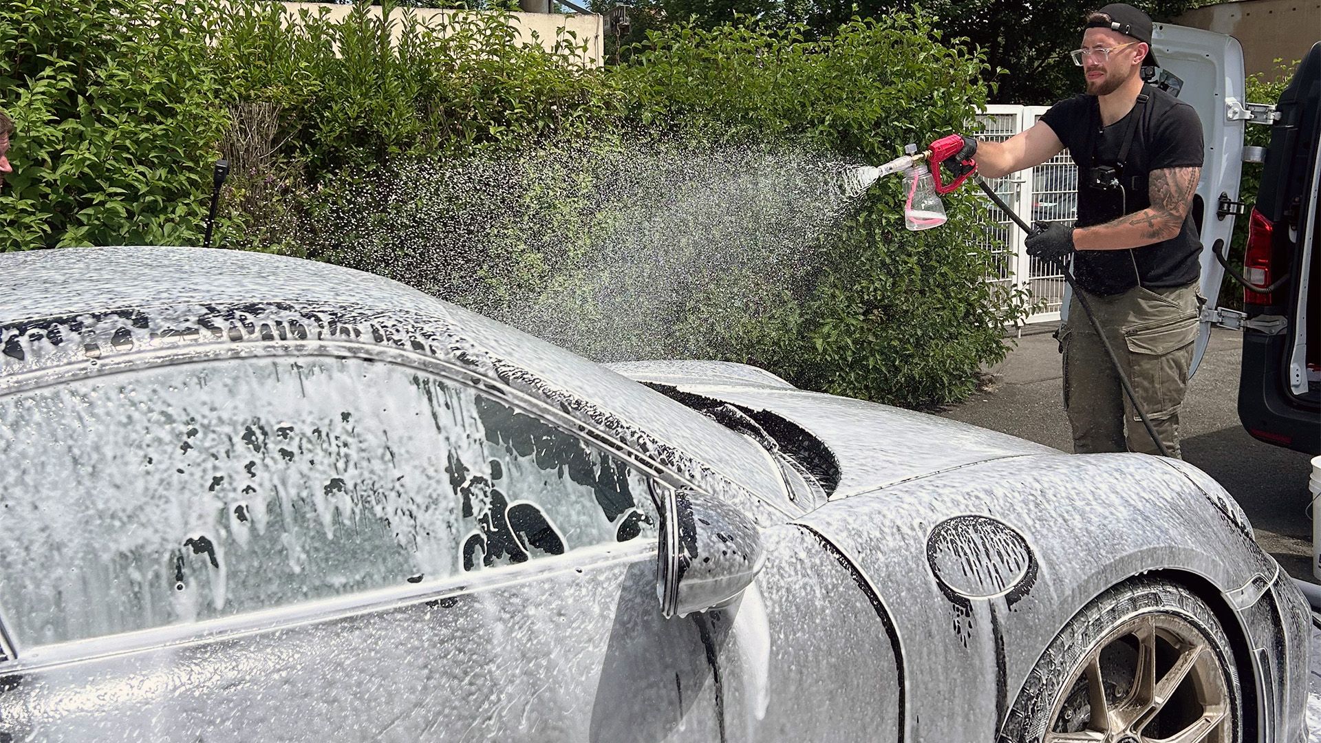 Thema u. a.: Der Porsche soll glänzen - Mobile Autoreinigung in Zwickau