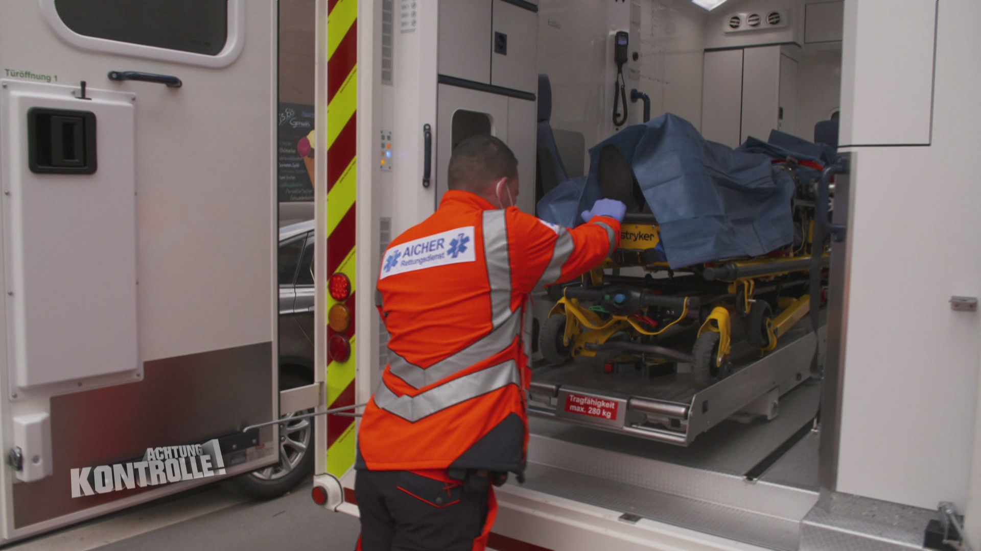 Rollerfahrer verletzt -  Rettungsdienst München